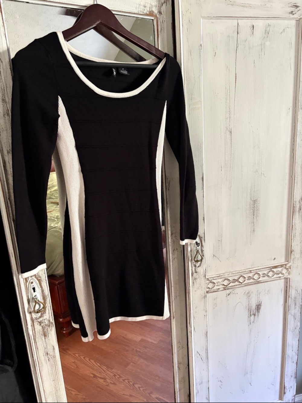 Classic Black and White Long-Sleeve Bodycon Dress